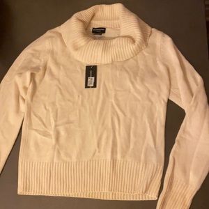 New never worn tags on 100% cashmere sweater ivory cream cowl neck Sutton Studio